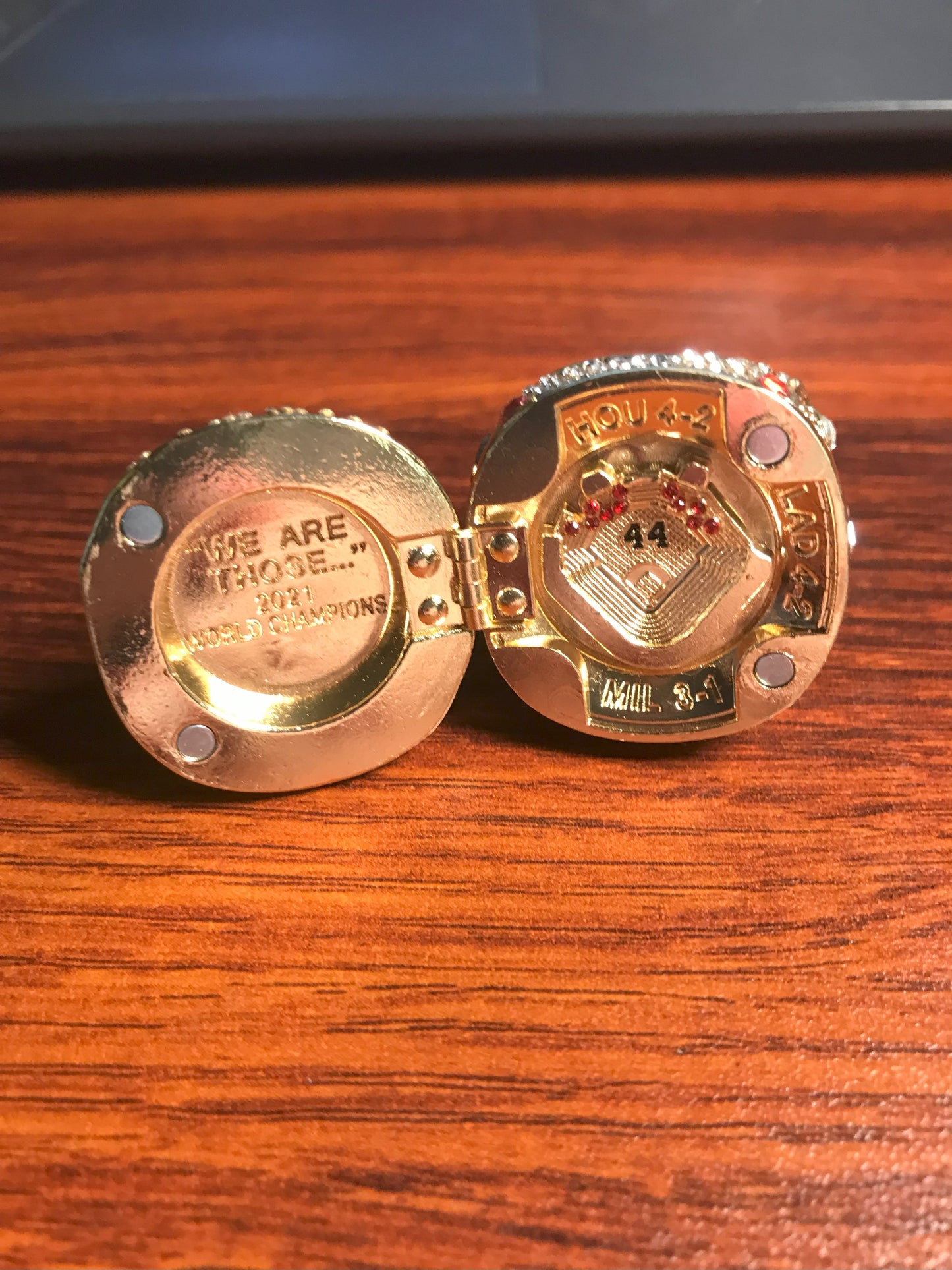 Ring - Braves 2021 Ozzie Albies World Series Ring w/display box